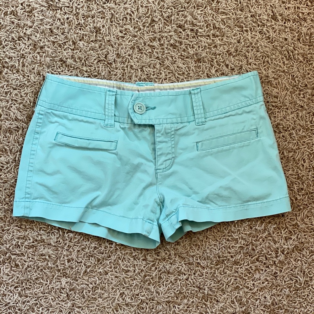 American Eagle Stretch Shorts - classic length 💛